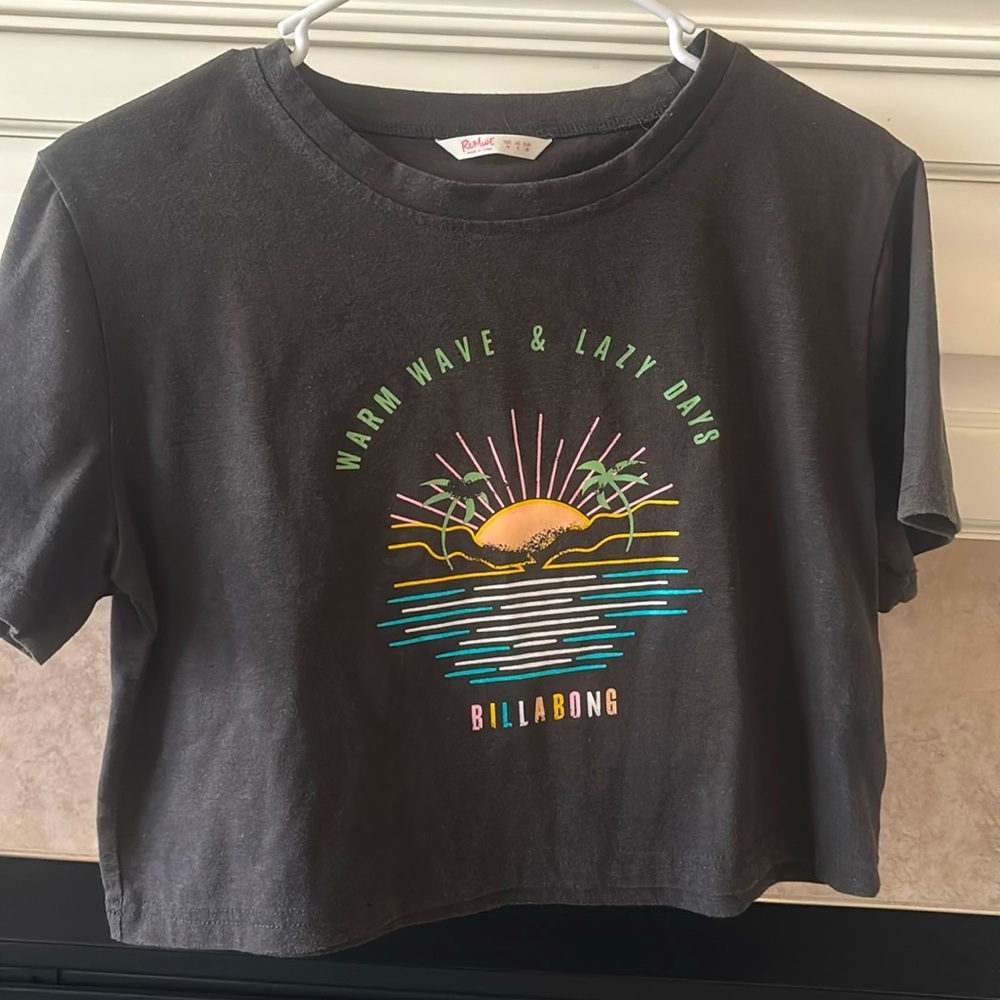 Gray Billabong graphic tee